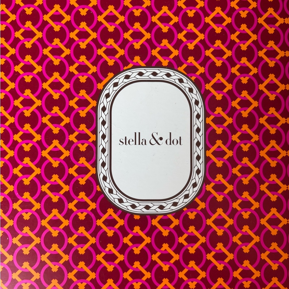 Stella & Dot Vibrant Pink and Orange Bath & Body Collection